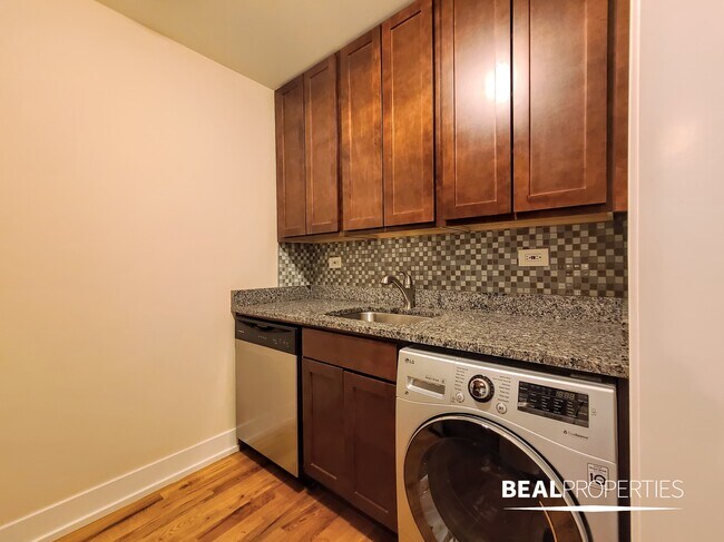Building Photo - 555 W Arlington Pl