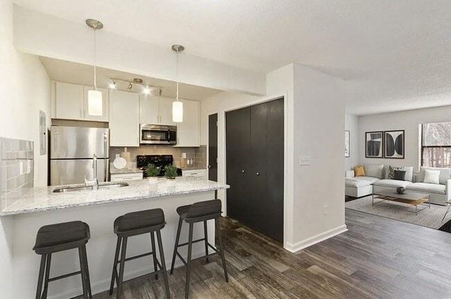 Building Photo - 3500 Windcliff Dr SE