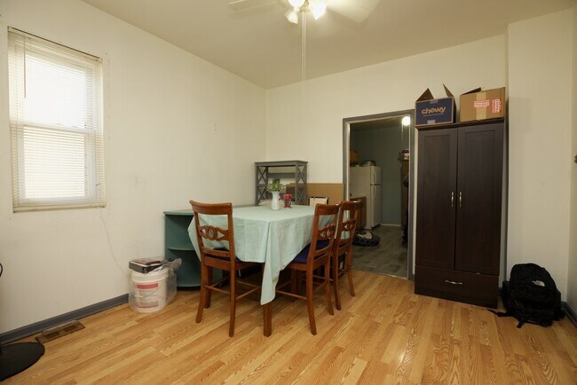 Building Photo - 1722 N Kimball Ave