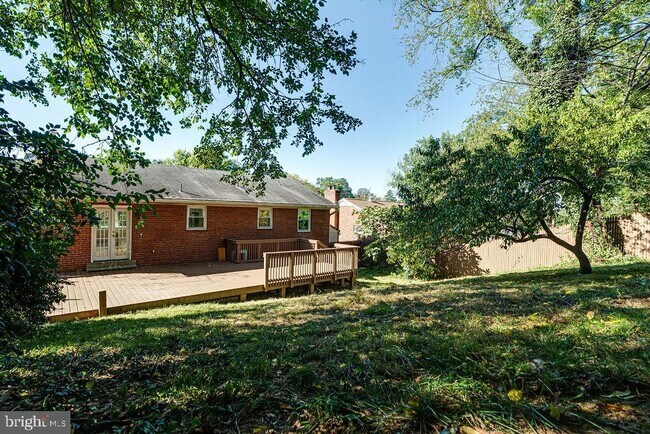 Building Photo - 869 Patrick Henry Dr
