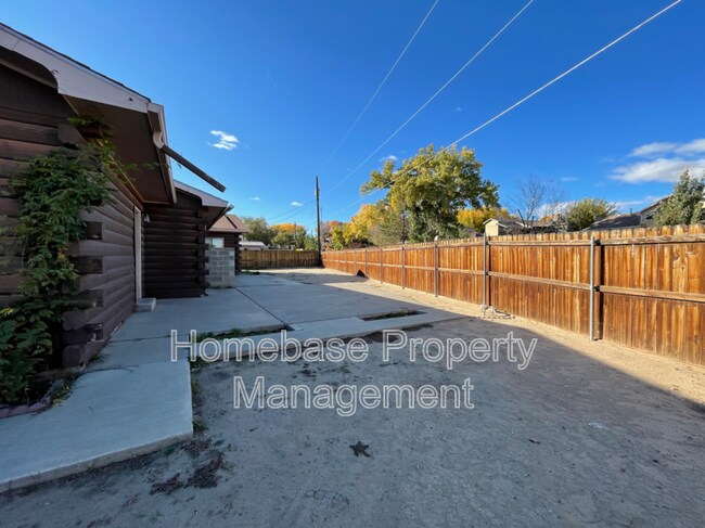 Building Photo - 2600 E Cliffside Dr
