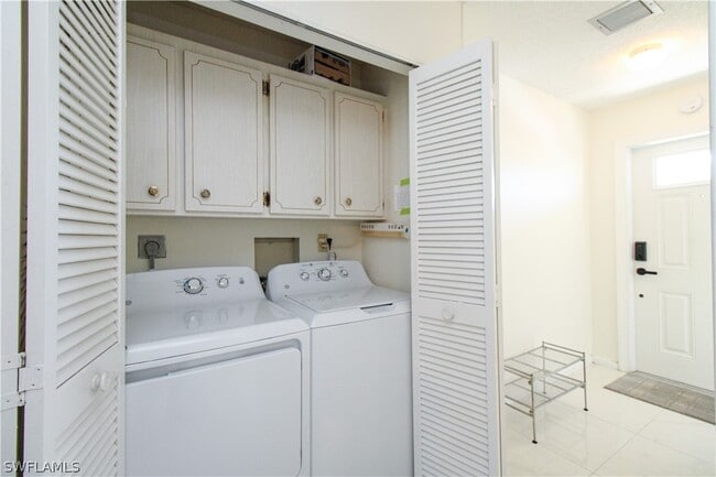 Building Photo - 239 Palm Dr