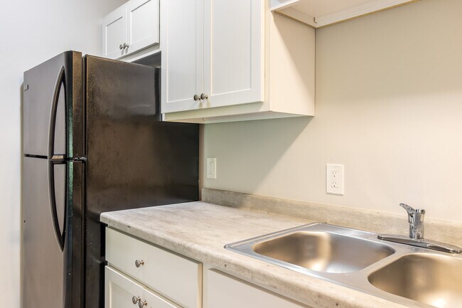 Building Photo - 3140 S 48th St