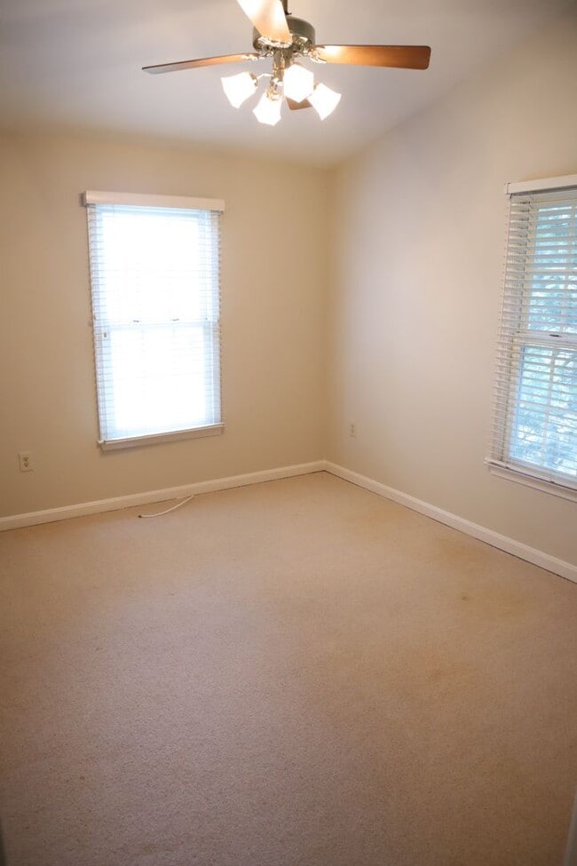 Building Photo - Premium Townhome in Kentlands Hill District