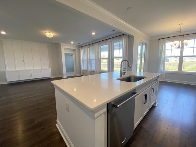 Building Photo - Spacious, Four Bedroom, Ranch Style Home!