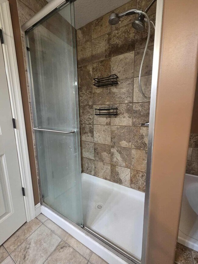 Building Photo - Spacious Home for Rent!