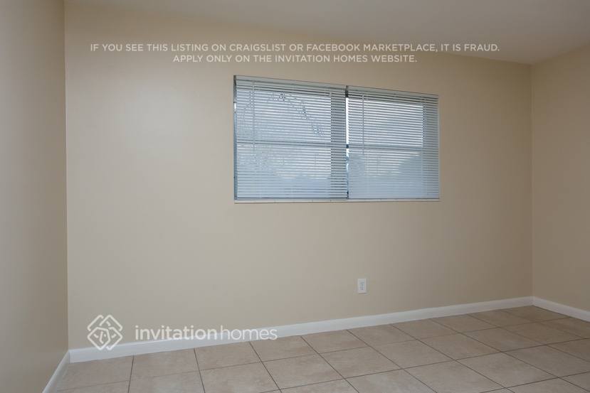 Building Photo - 700 S Rainbow Dr