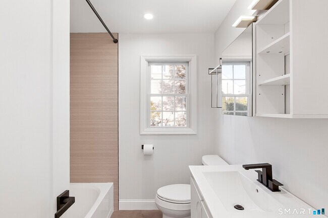 Building Photo - 10 Greenwood Ave