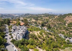 Building Photo - 4239 Vía Arbolada