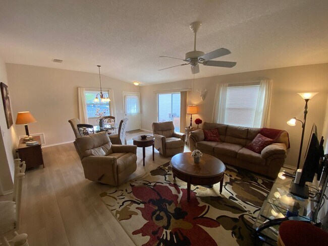 Building Photo - Warm and Inviting ANNUAL or SEASONAL 2 + 2...