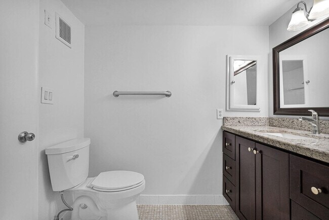 Building Photo - 9 NE 19th Ct