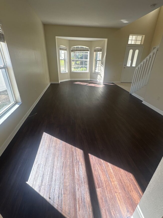 Building Photo - Lovely Large 5/4 Pool Home in West Haven