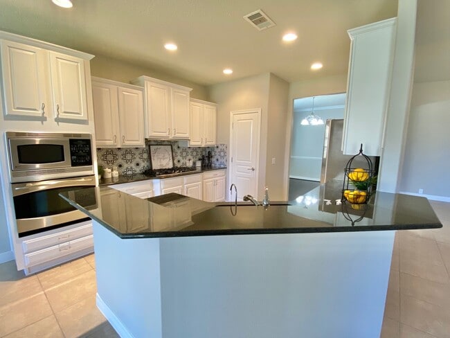 Building Photo - 147 Clearmont Pl