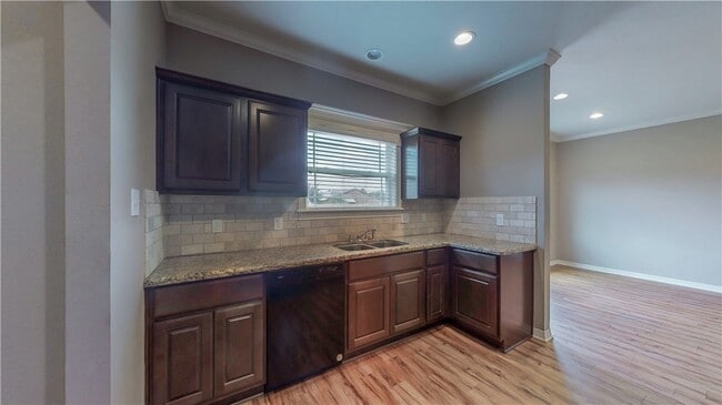 Building Photo - 2700 Horse Haven Ln