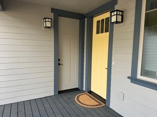 Building Photo - Brand New Home in NW Crossing with Professional office space!