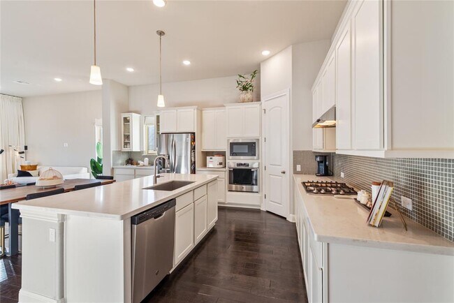 Building Photo - 11905 Deering Pl