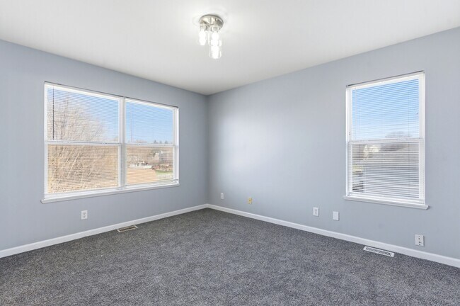 Building Photo - 1824 Country Hills Dr