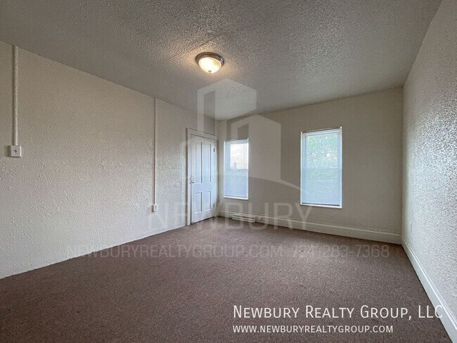 Building Photo - 37 Hickory St