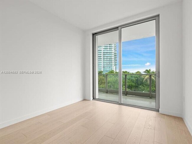 Building Photo - 2200 Brickell Ave