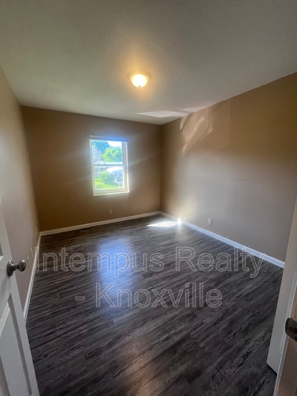 Building Photo - 405 Iroquois Ln