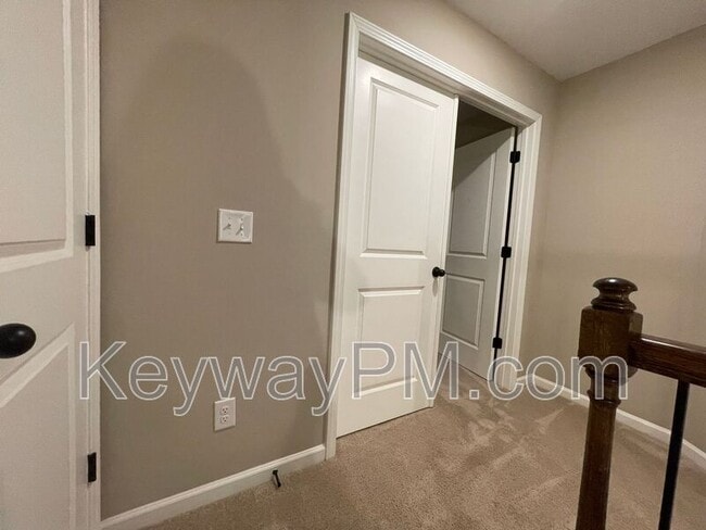 Building Photo - 2322 Sheridan Dr