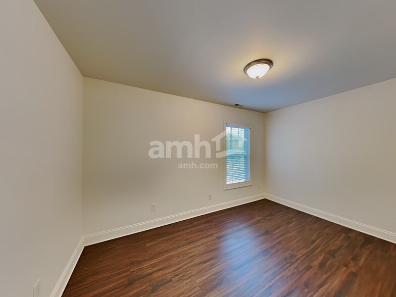 Building Photo - 2706 Erinridge Rd