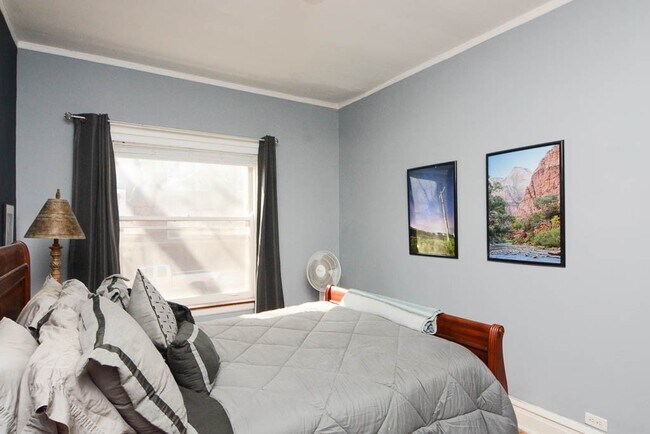 Building Photo - 1408 W Rosemont Ave