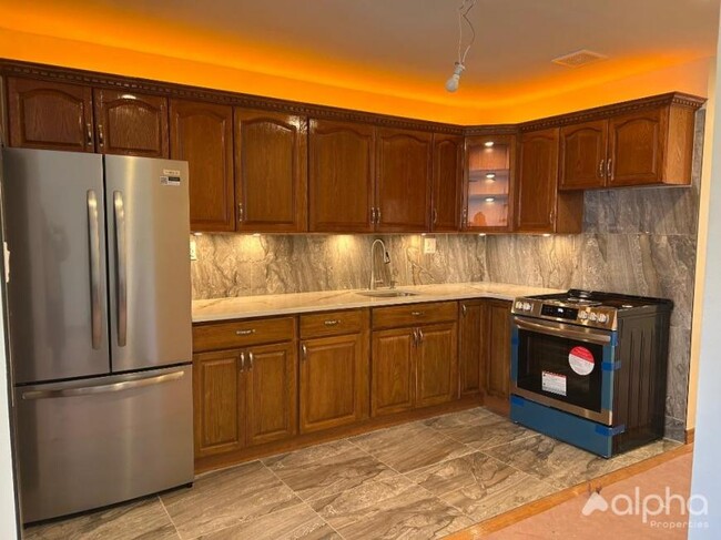 Building Photo - 3 bedroom in BRONX NY 10456