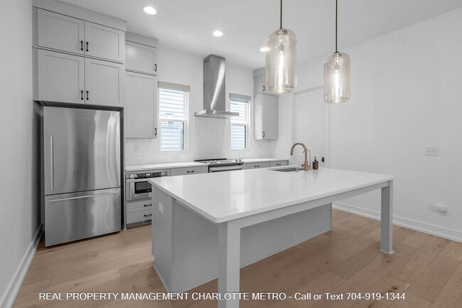 Building Photo - 1609 Parkwood Ave
