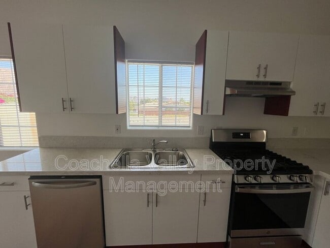 Building Photo - 53750 Avenida Alvarado