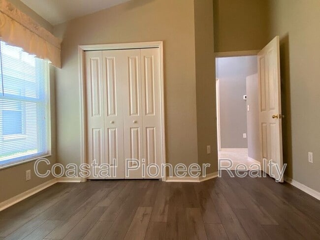 Building Photo - 10542 San Travaso Dr