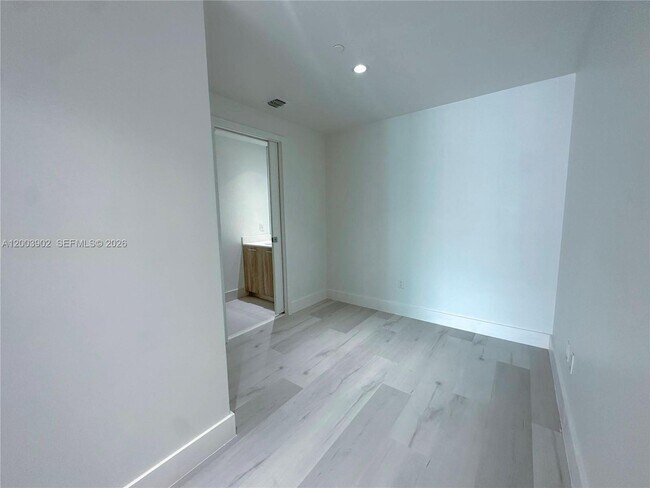 Building Photo - 501 NE 31st St