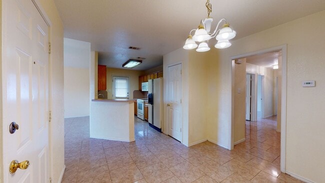 Building Photo - Memorial Day Special, 2 WEEKS FREE RENT!!!!