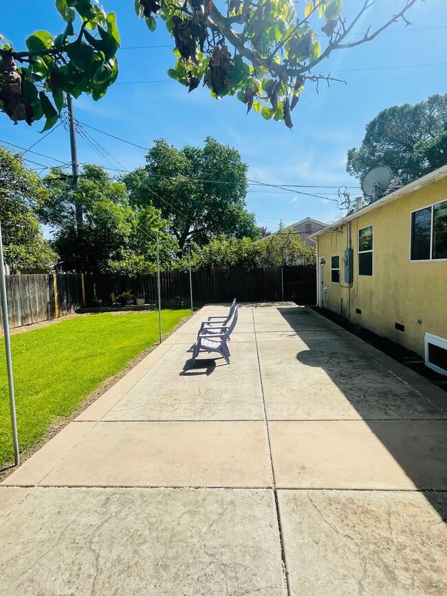 Building Photo - Lovely 2bed/1bath home in Freeport Manor