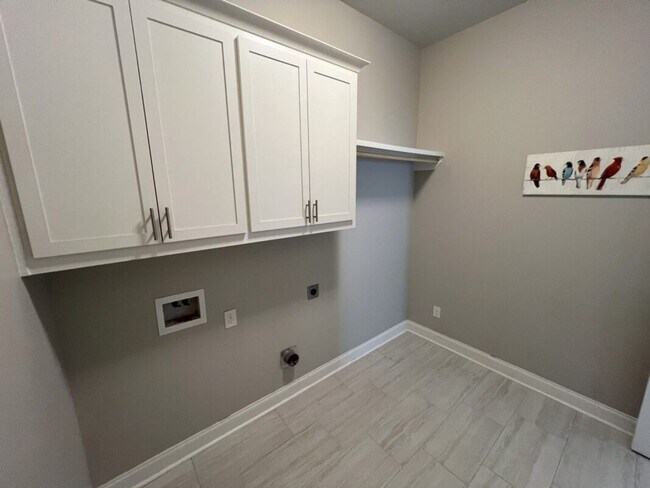 Building Photo - Beautiful 4-Bedroom Home in The Magnificen...