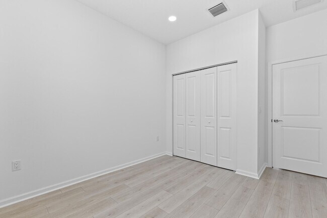 Building Photo - 4404 Longwood Lk Sq