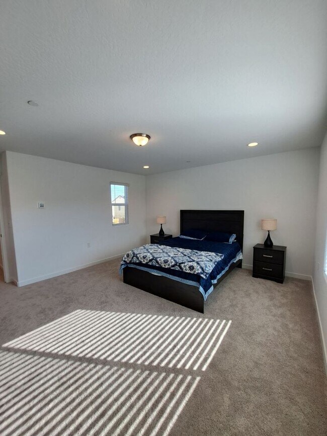 Building Photo - MOVE IN READY: Brand-New 2-Story Home with...