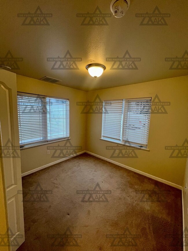 Building Photo - Beautiful 3 bedroom home for rent / Sorry no pets / Heat Included!!