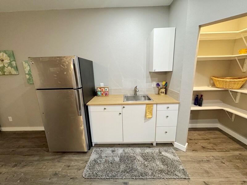 Building Photo - 142 Avant