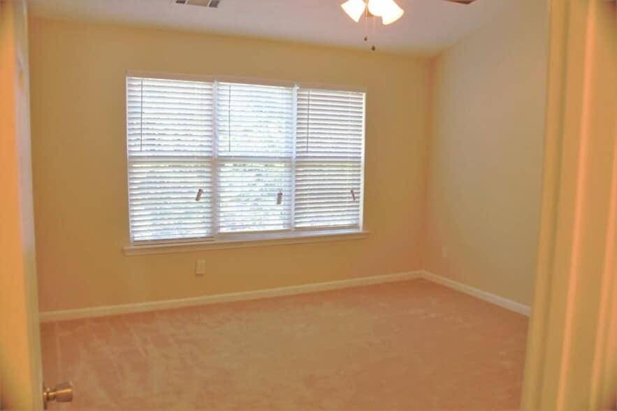 Building Photo - 962 Tree Creek Blvd