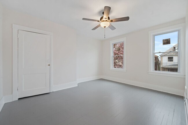 Building Photo - Newly Renovated 3 Bed, 1 Bath Home - Conveniently Located, Central AC & Heat - Available NOW in B...