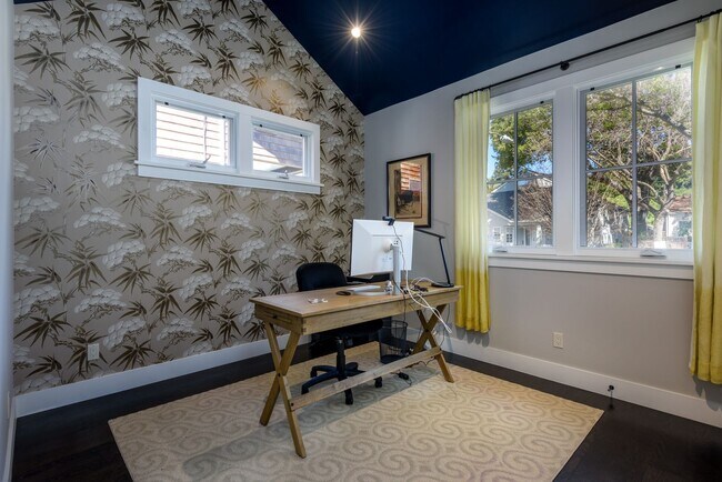 Building Photo - Furnished Downtown Palo Alto Modern Home with Timeless Design