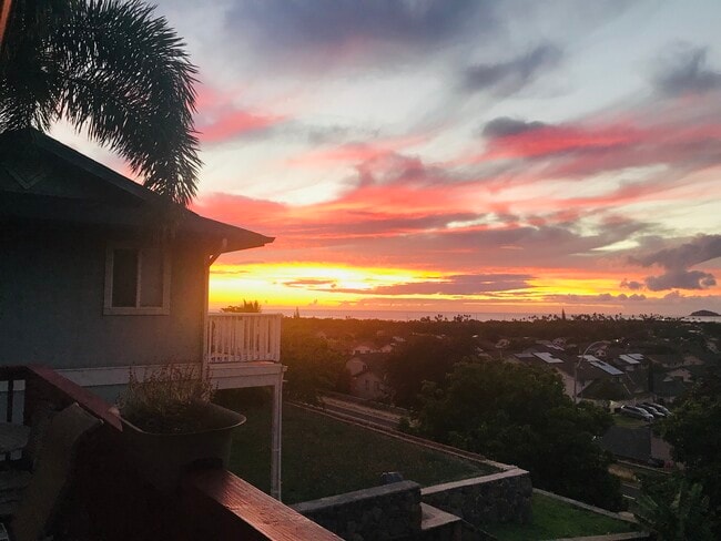 Building Photo - Ocean, Mountains & Sunset Views - 27 PV Panels