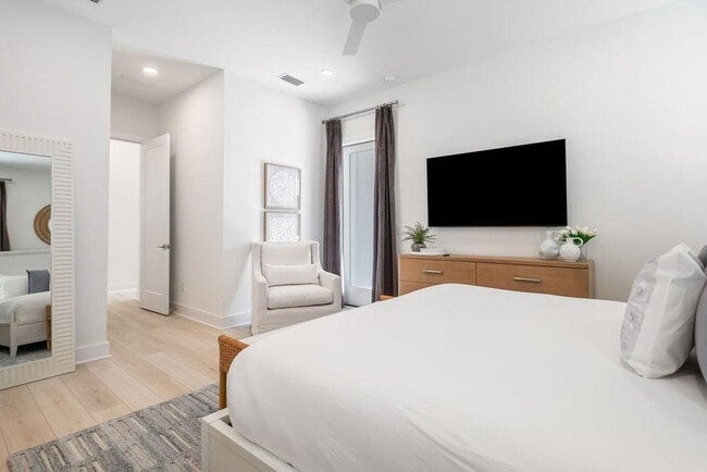 Building Photo - 31 Sarah St