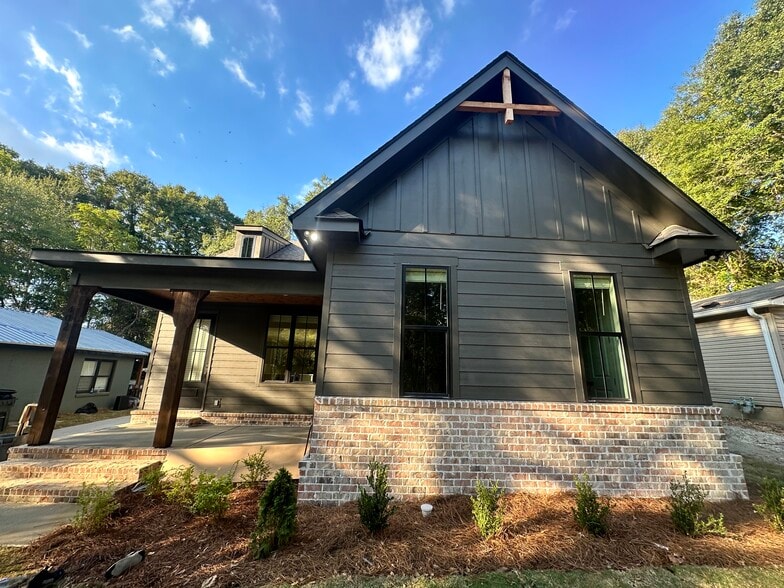 Building Photo - 402 Phillips Ave