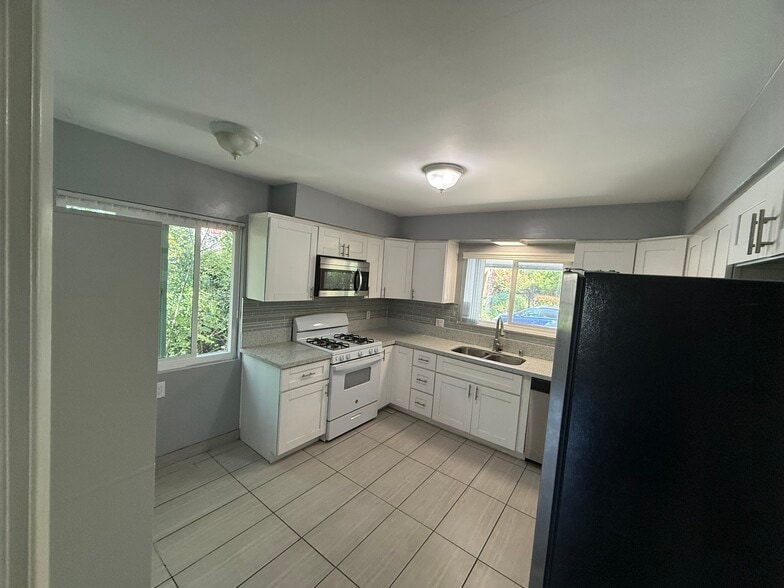 Kitchen - 4580 55th St