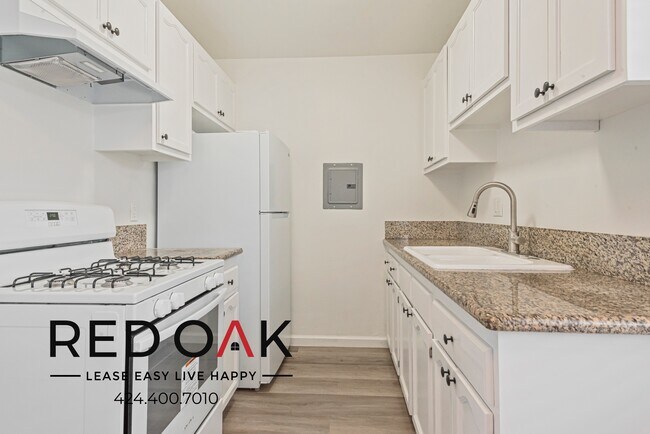 Building Photo - 1666 Lomita Blvd