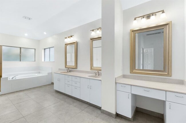 Building Photo - 7503 Clove Cove