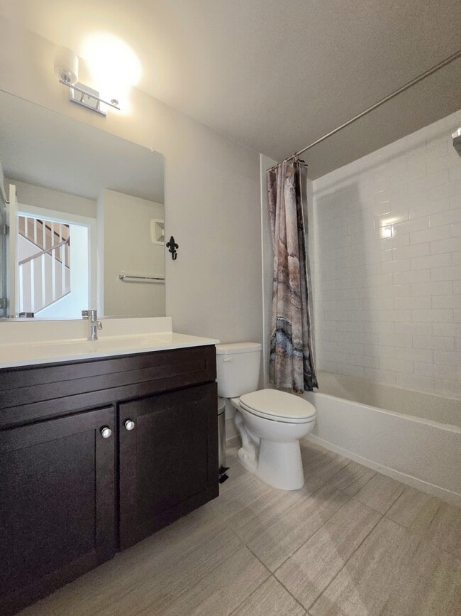 Building Photo - 820 Fern Pl NW