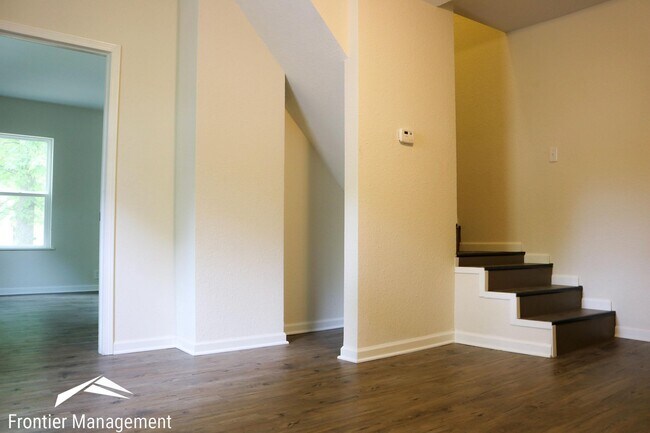 Building Photo - Recently Remodeled 3 Bedroom Farm Style Home!